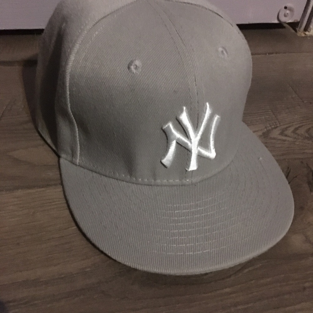 Men’s New York Yankees Gray Baseball Cap with White Logo